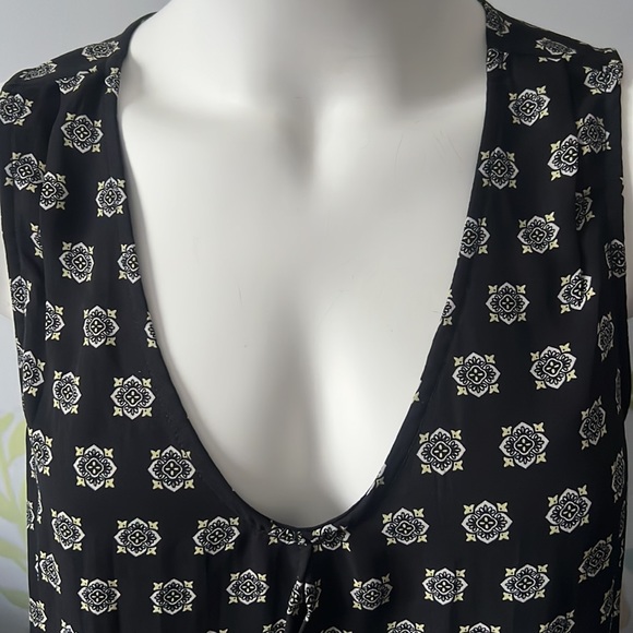 4/$20 Rickis Large Flowy Tank Top - Picture 6 of 9